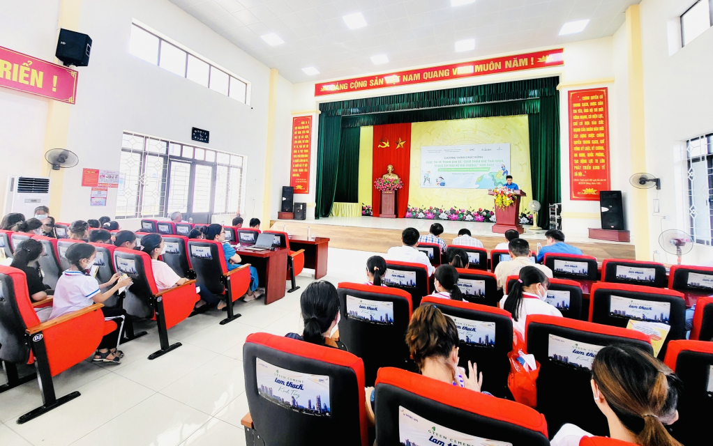 Chương trình phát động cuộc thi vẽ tranh chủ đề “Giảm thiểu rác thải nhựa, chung tay bảo vệ môi trường” thu hút 100 thanh, thiếu niên tham gia.
